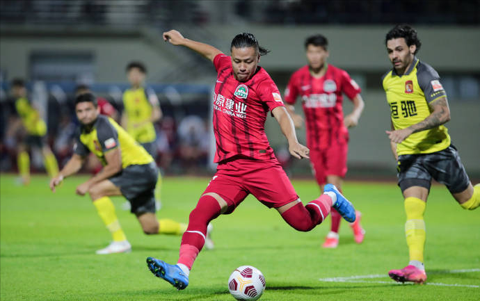 包含山东泰山今晨更衣室发声，志在英超名次提升，更衣室稳定，球队文化再被提及的词条