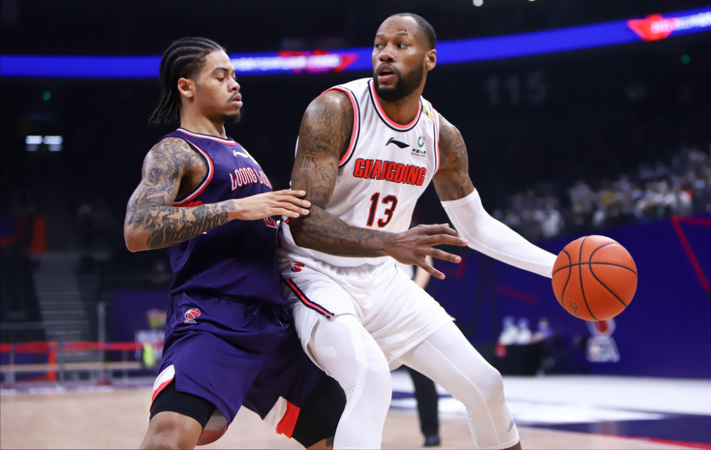 开云平台今晚亚冠焦点战，广州队战术微调，赛场秩序良好，临场指挥获称赞的简单介绍