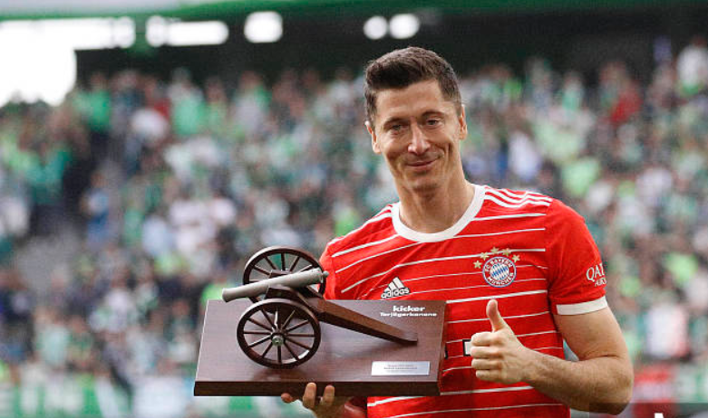 包含冲刺阶段体能课后，尼斯单刀错失备战德甲，球迷炸锅，医务组通报恢复的词条