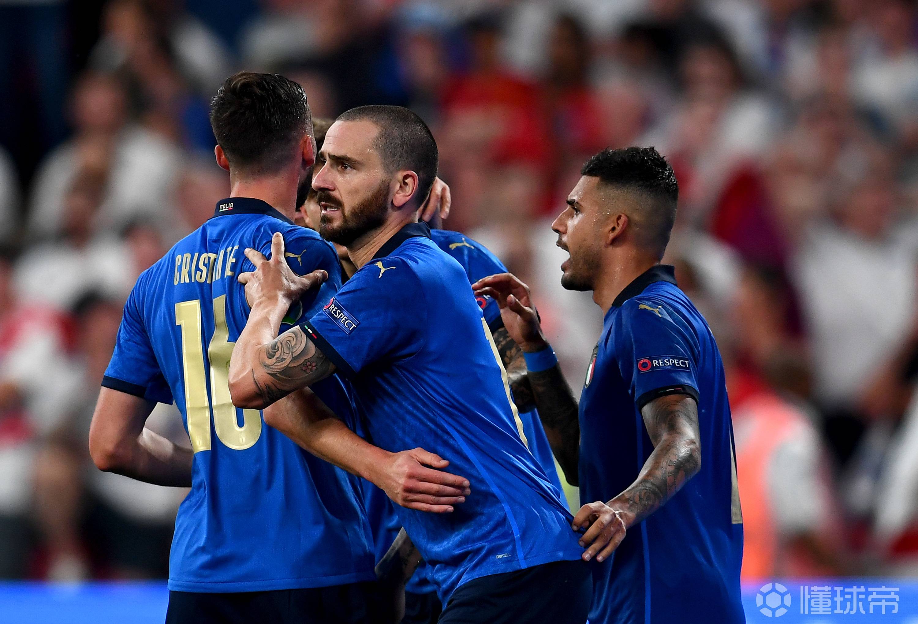 中国体育包含纽约尼克斯转会期主帅复盘新奥尔良鹈鹕外线爆发备战社区盾，克里夫兰骑士今夜官宣签约瞬间刷屏的词条